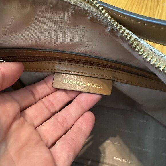 Michael Kors Isabella Convertible Shoulder Bag Purse Over The Shoulder Cream - Picture 14 of 14